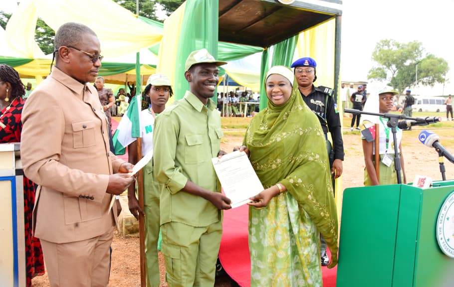 Dr Mahmoud with an outgoing corp member