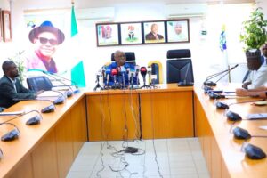 Barr Wike recieving the committe report