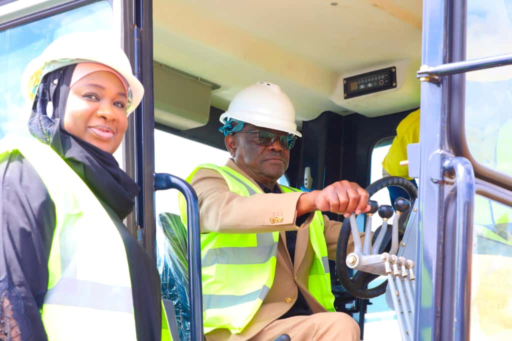 FCT MINISTER FLAGS OFF CONSTRUCTION