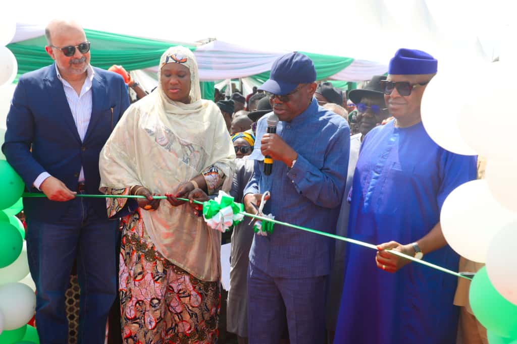 Wike, Mahmoud, MD Arab Contractors and others during the commissioning