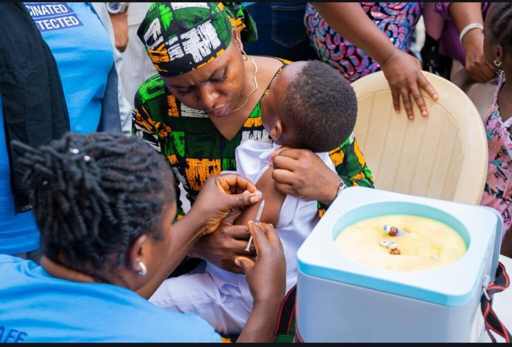 child being immunised by FCTA official