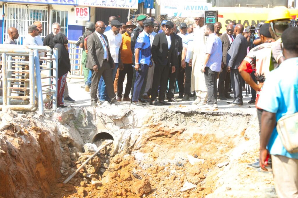 Minister inspecting work being done on Arab Road Kubwa
