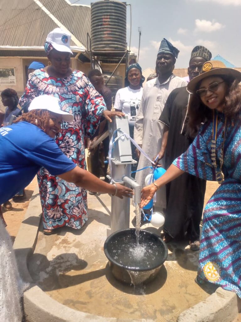 Ekpenisi, FCT officials and some community members during the event