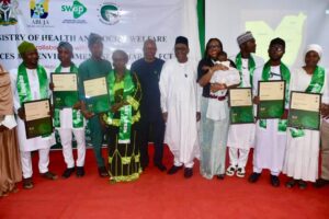 cohort with Minister FMOHSW, MS HSES others