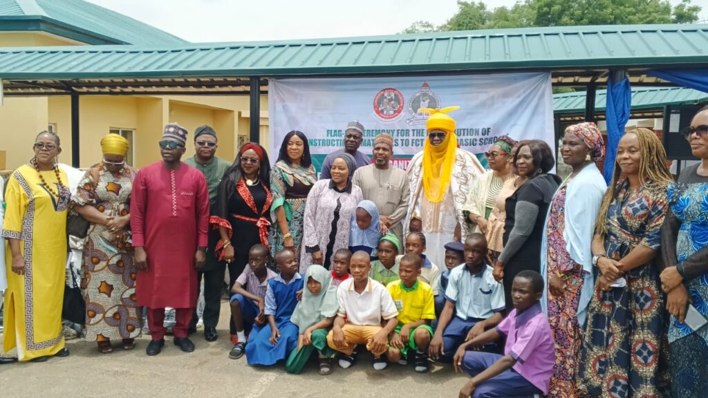 Garba, Hayyo, Sarkin Jiwa, School administrators and some students