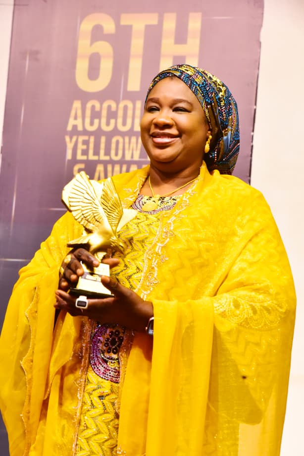 Dr Mahmoud with her award