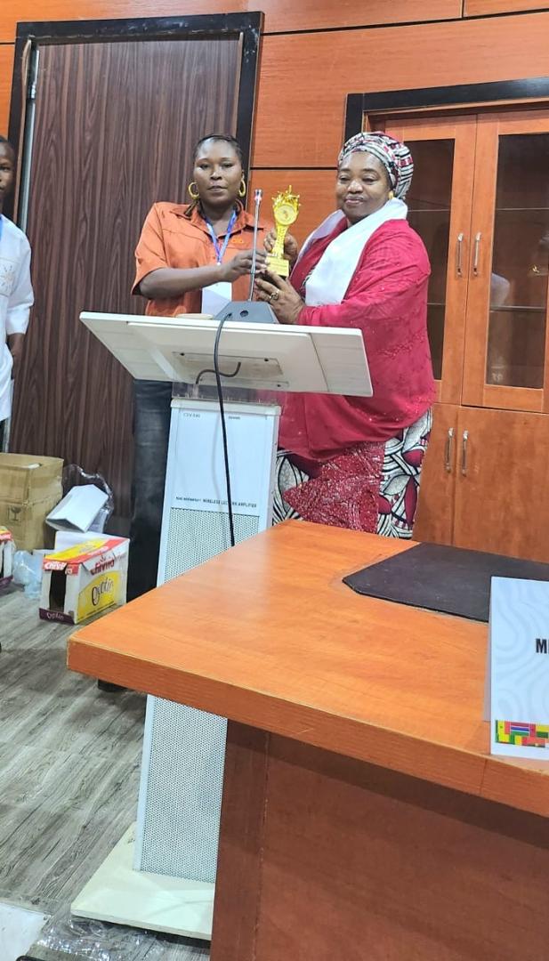 Dr Neemat recieveing the award