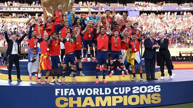 spain lifting the cup